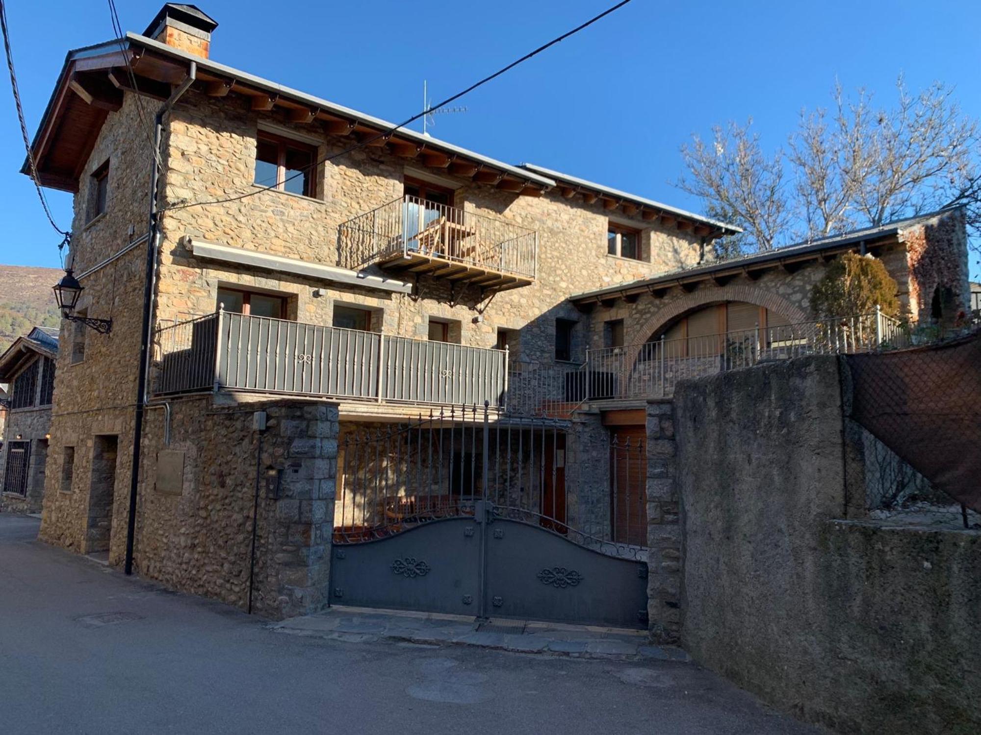 Apartaments Cal Bertran Белвер де Серданя Екстериор снимка