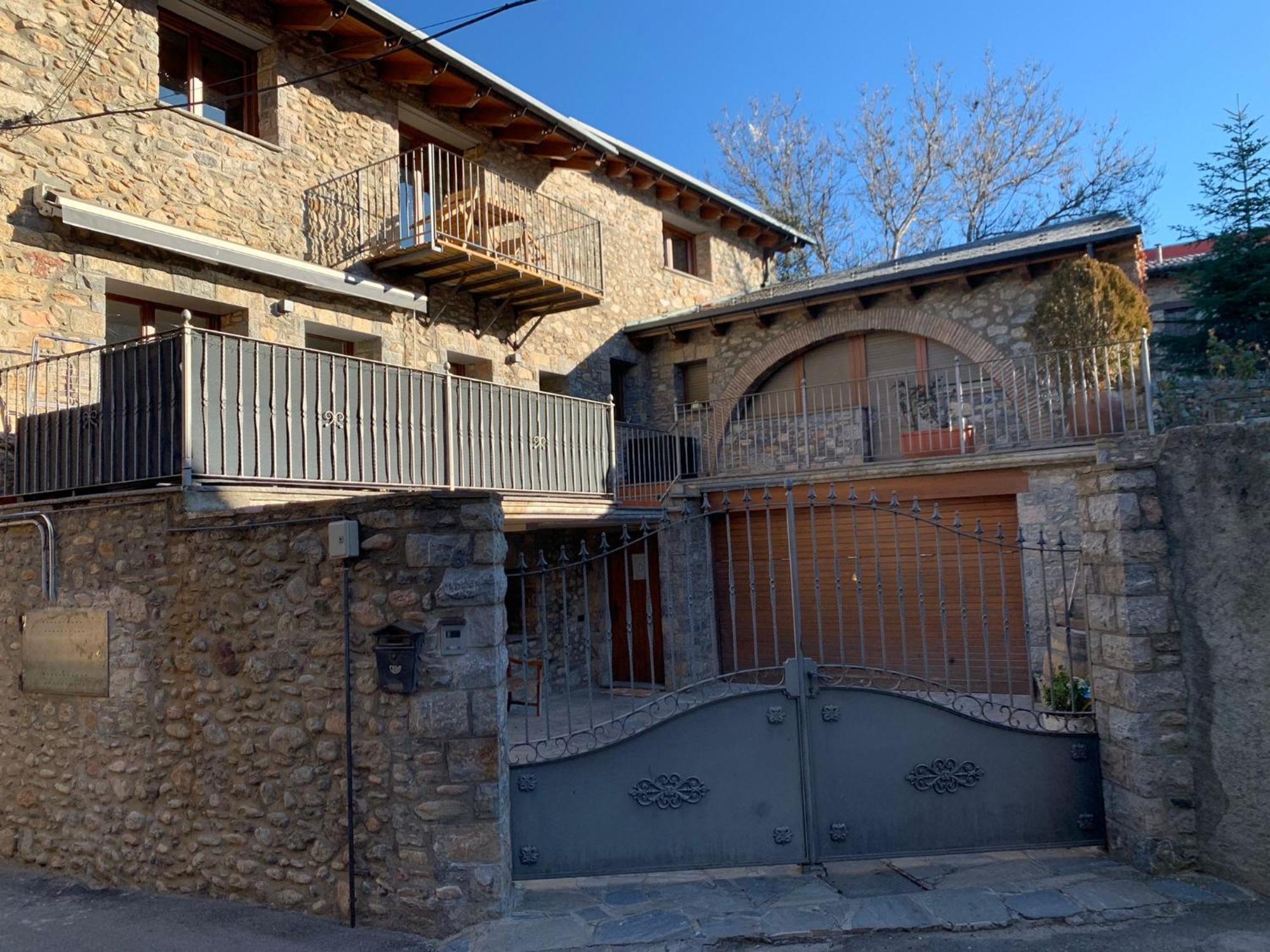 Apartaments Cal Bertran Белвер де Серданя Екстериор снимка
